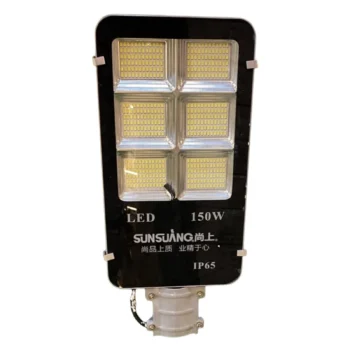 Prozhektor LED me efikasitet ndriçimi 90 lumen për Watt dhe tension DC 3.2V për përdorim të jashtëm