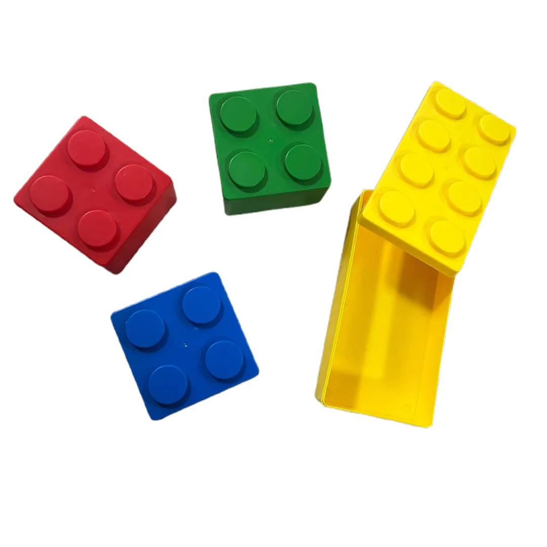 Blloqe ndërtimi LEGO në përmasa të mëdha me hapësirë të brendshme për ruajtjen e lodrave