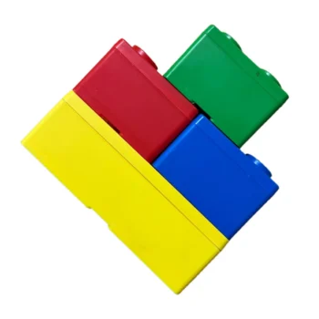 Formuese LEGO të mëdha për fëmijë, me ngjyra dhe hapësirë të brendshme magazinimi.
