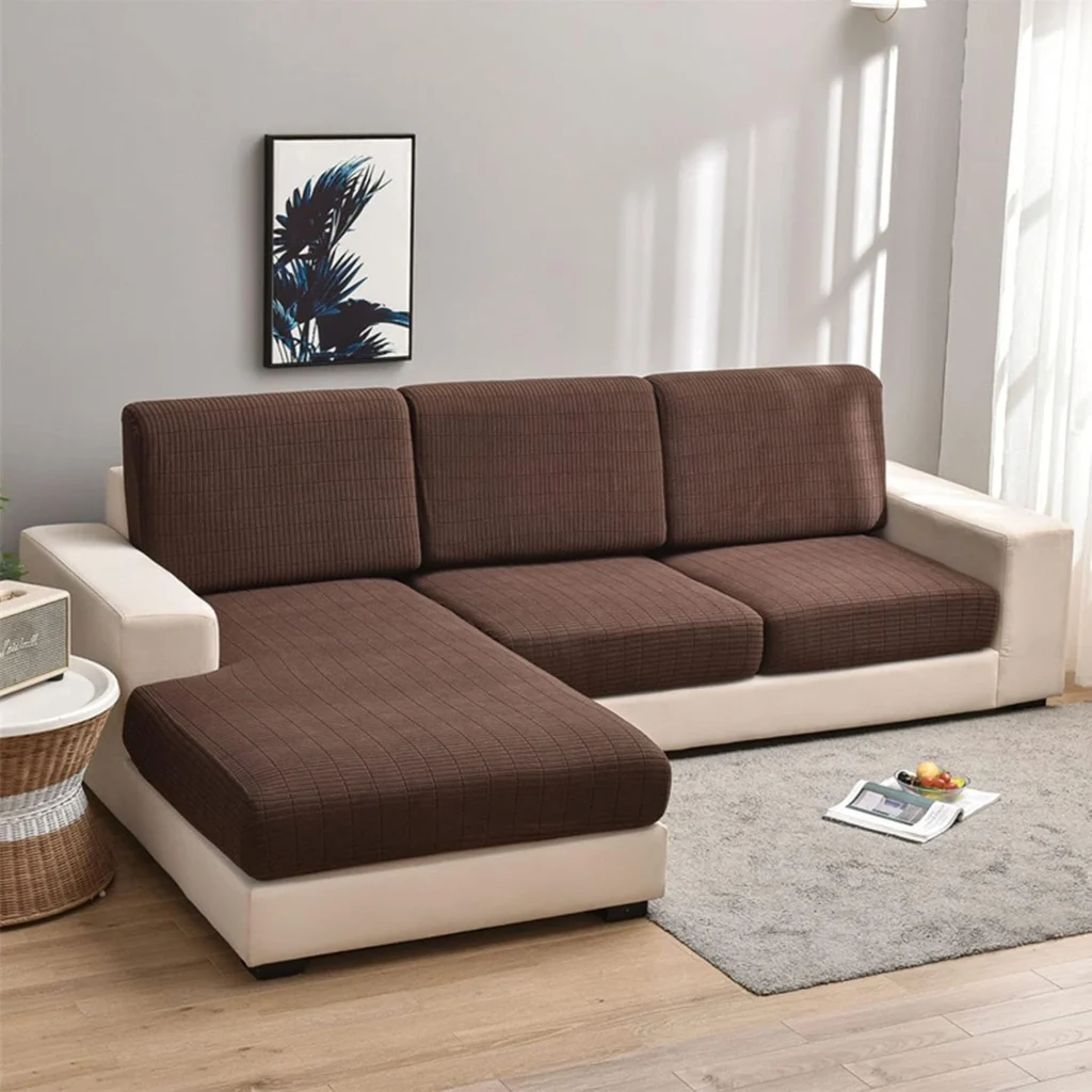 Mbulesë divani elastike masa L me përmasa 115x85x20 cm, rezistente ndaj ujit dhe ideale për mbrojtjen e divanit.
