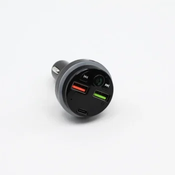 MP3 F17 për makinë me 2 porta USB dhe portë Type-C për karikim 25W