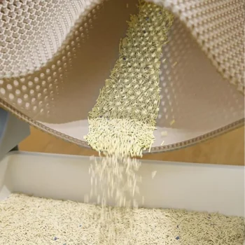 Tapet i madh multifunksional për mace me përmasa 90 x 60 cm, i përshtatshëm për mbledhjen e rërës, ushqimit dhe ujit, si dhe për vendosjen e pothuajse të gjithë aksesorëve të maces, me pastrim të lehtë