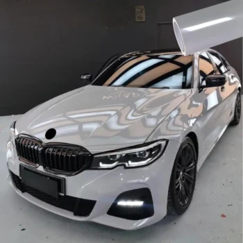 Film profesional Nardo Grey për veshje të jashtme të makinës, prej materiali PVC rezistent dhe i përshtatshëm për veshje të plotë të automjetit
