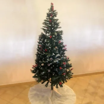 Pemë Krishtlindjesh 210 cm me fruta të kuqe dhe boçe pishe