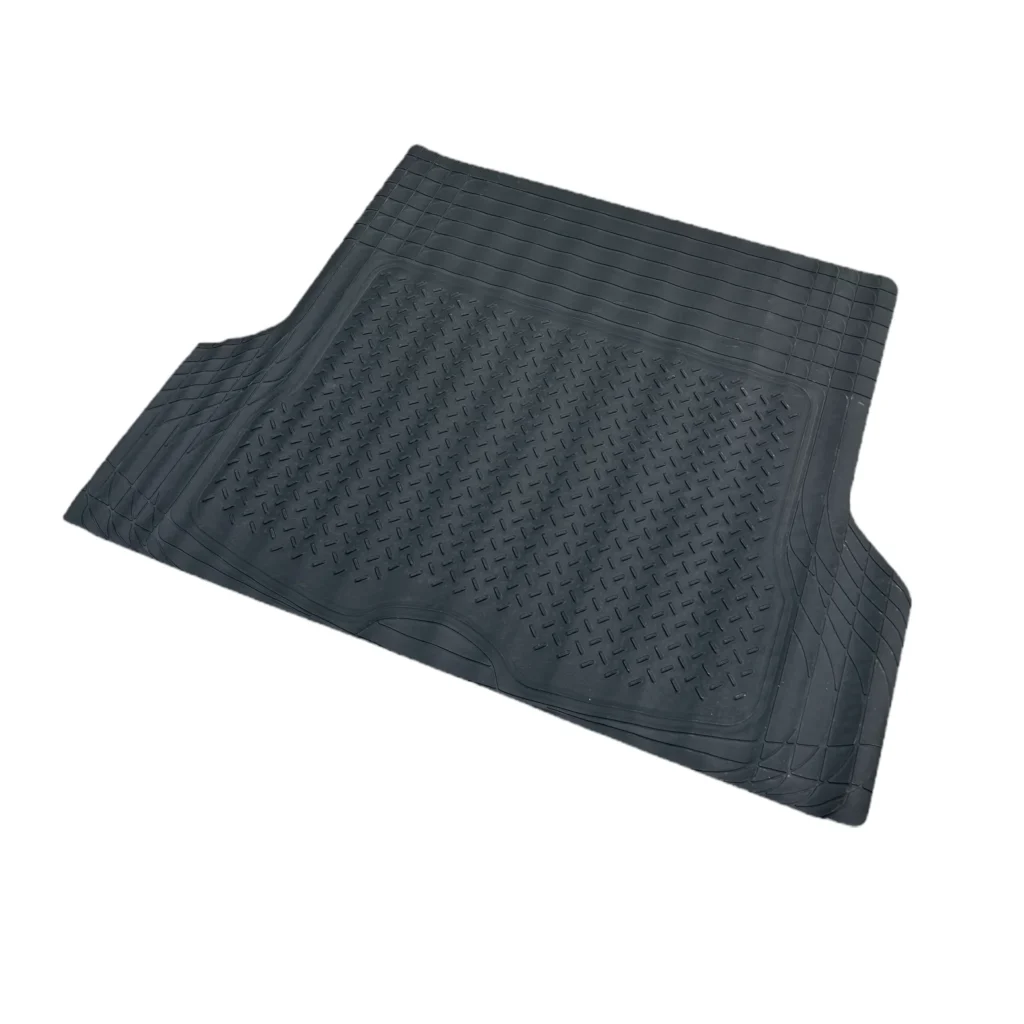 Tapet bagazhi universal prej materiali PVC rezistent, me përmasa 80 x 120 x 1 cm dhe mundësi prerjeje sipas formës së bagazhit