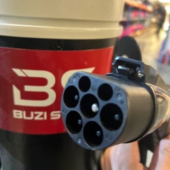 Dy pistoleta karikimi GB/T me kabllo 5 metra për stacionin DC 44 kW