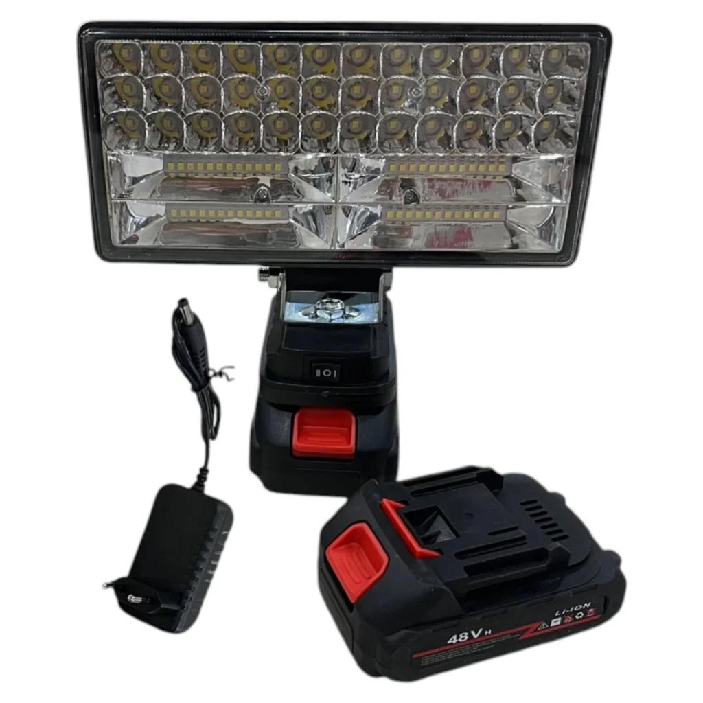 Ndriçues LED pune 5 inch me dy bateri litiumi 21V dhe projektor të fuqishëm në sfond të bardhë.