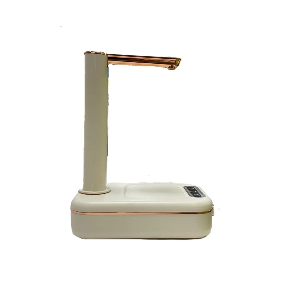 Dispenser uji modern i pozicionuar direkt mbi nje tavoline
