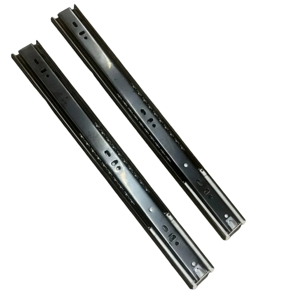 Shina metalike për sirtarë me gjatësi 45 cm për përdorim praktik dhe funksional.