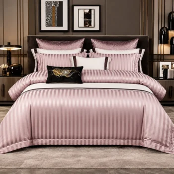 Set shtrati me 4 pjesë, këllëf jorgani 200x230 cm, çarçaf 250x250 cm dhe dy këllëfë jastëku 55x80 cm