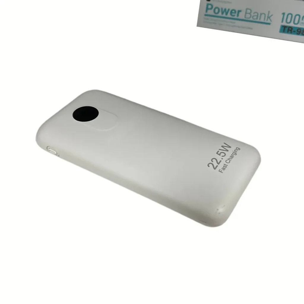 Power Bank 10000mAh me fisha Type-C dhe Lightning të integruara për karikim pajisjesh