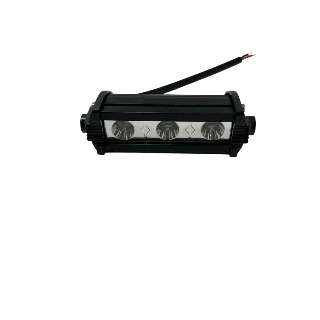 Feneline fuoristrade me tre lupa LED per ndricim maksimal rruge