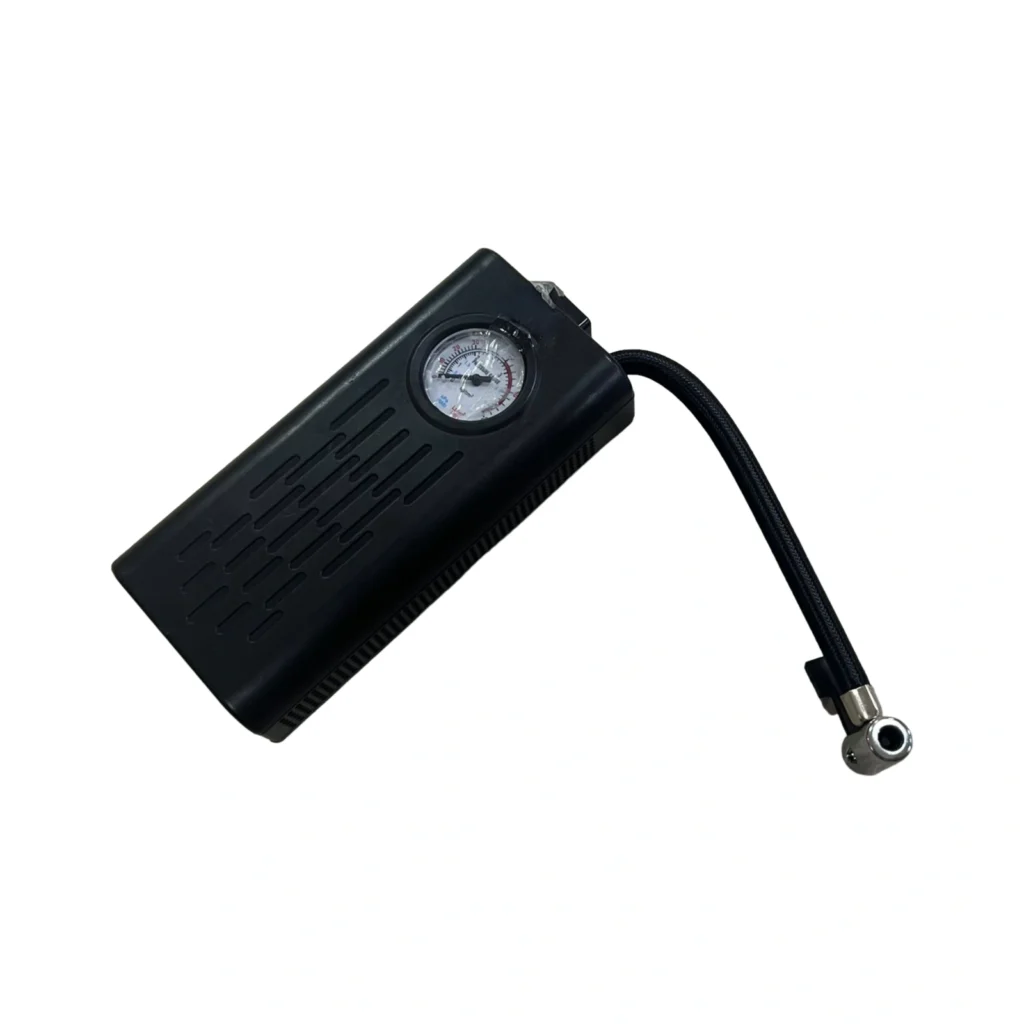 Kompresor ajri portativ elektrik 120W për fryrjen e gomave të makinës dhe biçikletës, me presion maksimal 150PSI, tregues presioni dhe përmasa kompakte 18x5x9cm