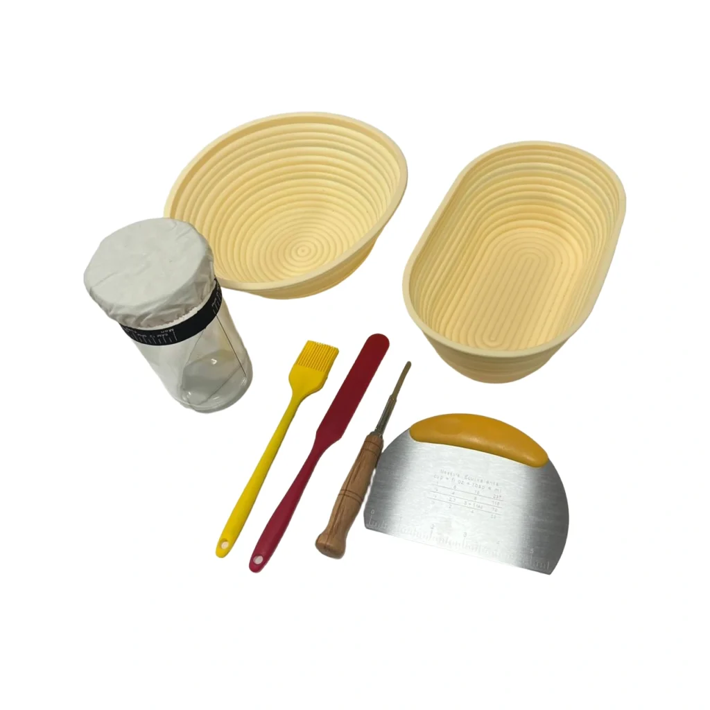 Set për fermentimin dhe përgatitjen e bukës me dy shporta silikoni, një të rrumbullakët 23cm dhe një ovale 26x16x9cm, së bashku me aksesorë praktikë