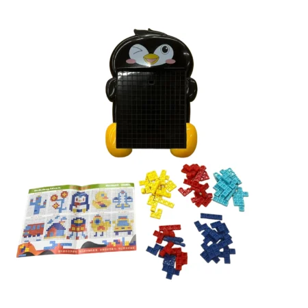 Lojë puzzle për fëmijë me bazë në formë pinguini, blloqe shumëngjyrëshe dhe modele orientuese për krijimin e figurave të ndryshme