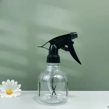 Shishe rimbushëse plastike me mekanizëm spërkatës për ujë dhe solucione të përshtatshme në sallone bukurie