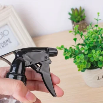 Spërkatëse profesionale e rimbushshme për flokë me kapacitet 250ml dhe dizajn ergonomik për përdorim të lehtë