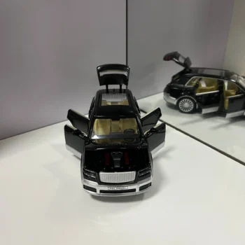 Model Toyota Century SUV prej metali me drita në pjesën e pasme, i përshtatshëm për fëmijë mbi 3 vjeç dhe për koleksion