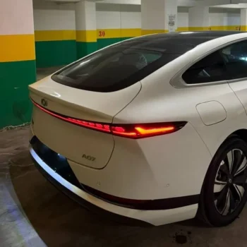 Automjet elektrik sedan me hapësirë bagazhi deri në 1125 litra dhe sisteme moderne sigurie