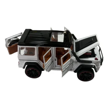 Modeli G-Class V12 për fëmijë me dyer, bagazh dhe kofano që hapen dhe mbyllen gjatë lojës.