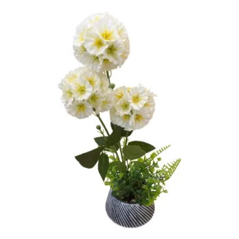 Kompozim lulesh artificiale me ngjyra te ndryshme, gjethe jeshile dhe vazo porcelani gri
