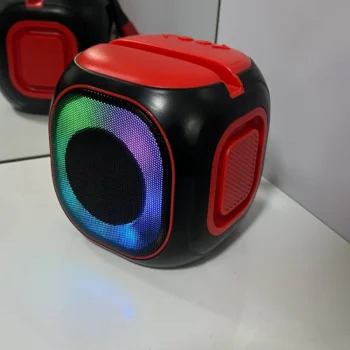Boks muzikor portativ me Bluetooth dhe ndriçim LED RGB shumëngjyrësh