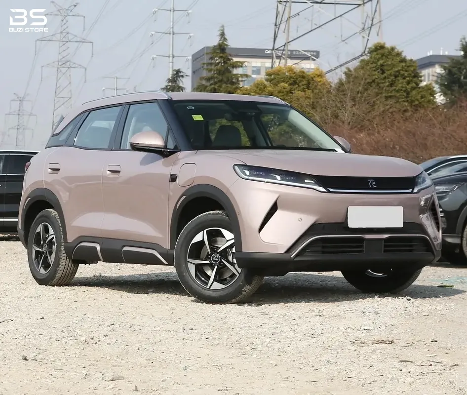 BYD BYD Yuan Up Leading, makinë elektrike, pamja e përparme me fenerë LED dhe dizajn modern.