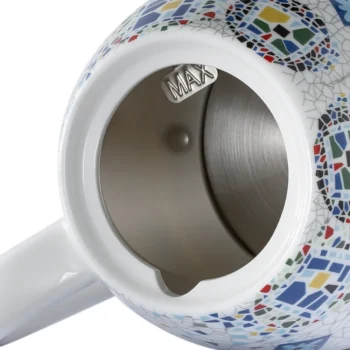Çajnik elektrik qeramik R.7837 me element ngrohës të fshehur, funksion fikjeje automatike pas vlimit dhe tregues ndriçues të funksionimit.
