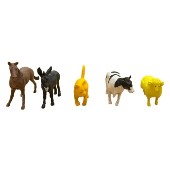 Figura lodër të kafshëve të fermës prej plastike, që përfshijnë kalë ngjyrë kafe, gomar të zi, mace të verdhë, lopë bardhezi dhe dele të verdhë.