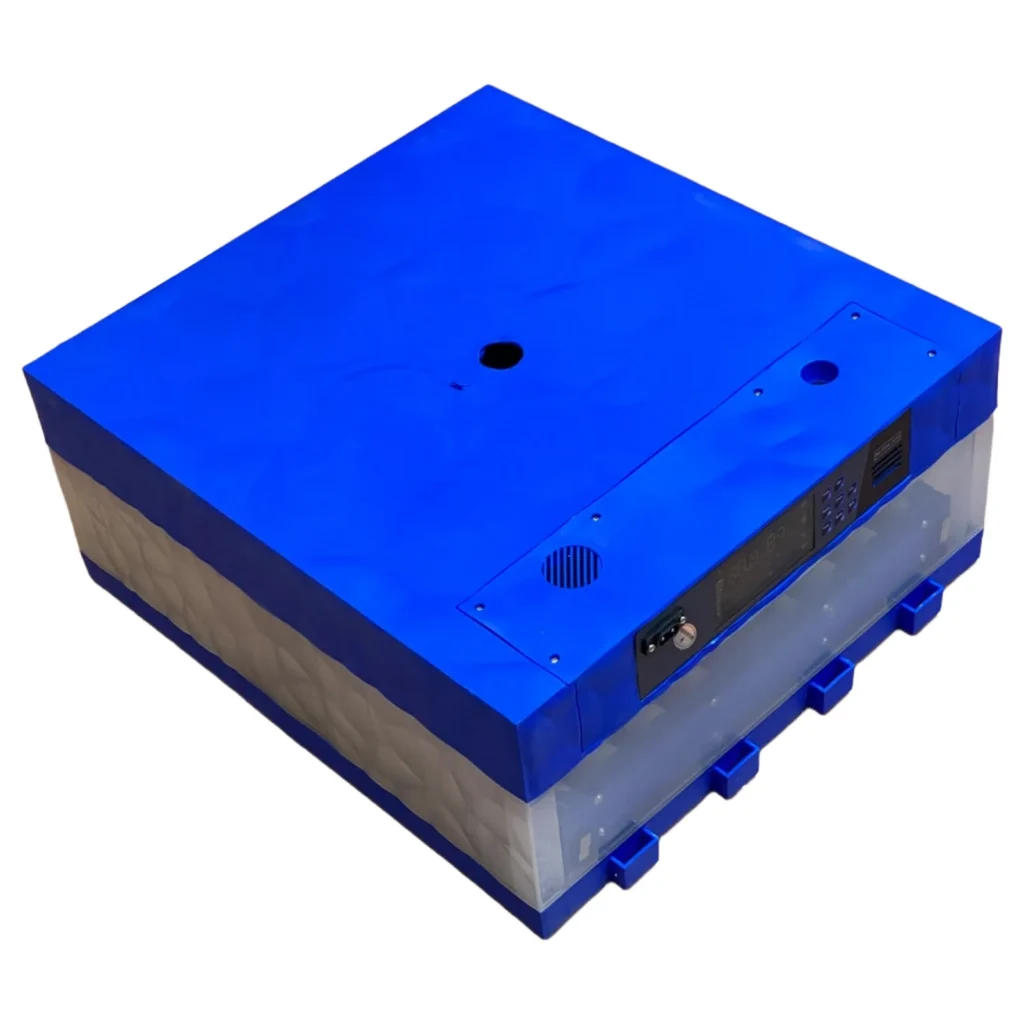 Mini inkubator elektrik për vezë me 1 kat, përmasa 48.5x44.5x21 cm dhe kontroll automatik të inkubimit.