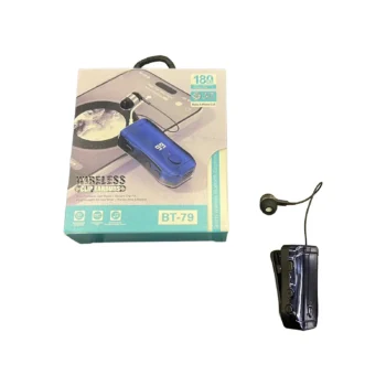 Pamje anësore e kufjes Bluetooth BT-79 me kapëse të integruar për fiksim në veshje dhe kufje me kabllo.