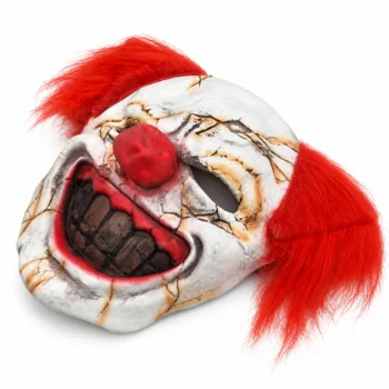 Maskë kllouni për Halloween në pozicion të pjerrët, me hundë të kuqe, buzëqeshje të ekzagjeruar dhe dhëmbë të errët.