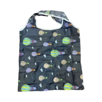 Përmasat e çantës së pazarit janë 48 cm gjatësi dhe 37 cm gjerësi, për mbajtjen e produkteve të ndryshme.
