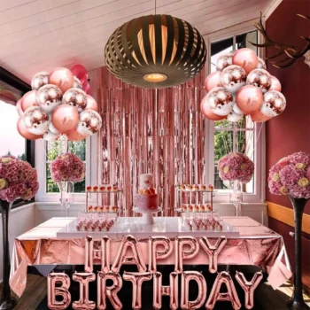 Set festiv Rose Gold me tullumbace latex dhe metalike, mbishkrim Happy Birthday, perde dekorative 1 x 2 m, mbulesë tavoline 1 x 2.7 m dhe konfeti.