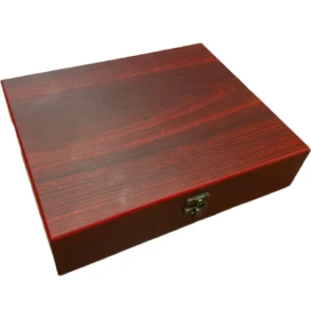 Set hapës vere me kuti klasike prej druri, me përmasa 27x22x7 cm dhe disa aksesorë për servirje