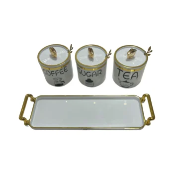 Set organizues kuzhine me 3 enë të bardha, kapakë me detaje të arta dhe 3 lugë metalike.