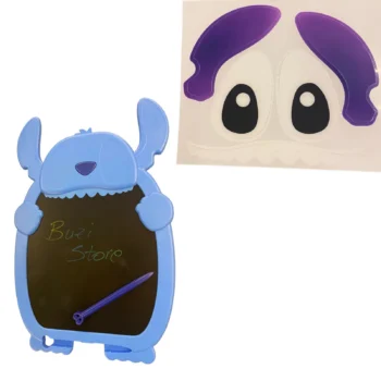 Tabelë shkrimi për fëmijë me dizajnin e Stitch, që dallohet për ilustrimin e personazhit dhe ngjyrat e saj.