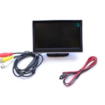 monitor per kameren e parkingut te makines